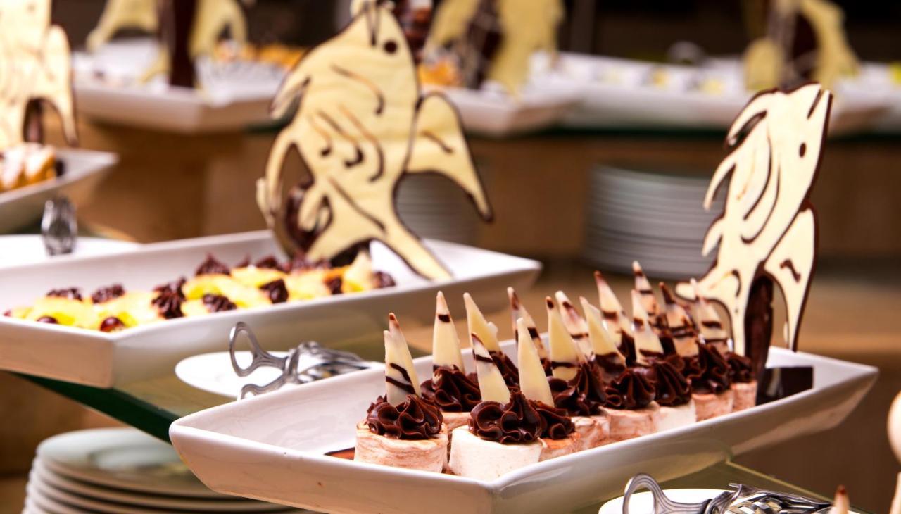 The Makadi Spa Hotel - Couples Only 18 Years Plus Hurghada Exteriör bild Chocolate desserts