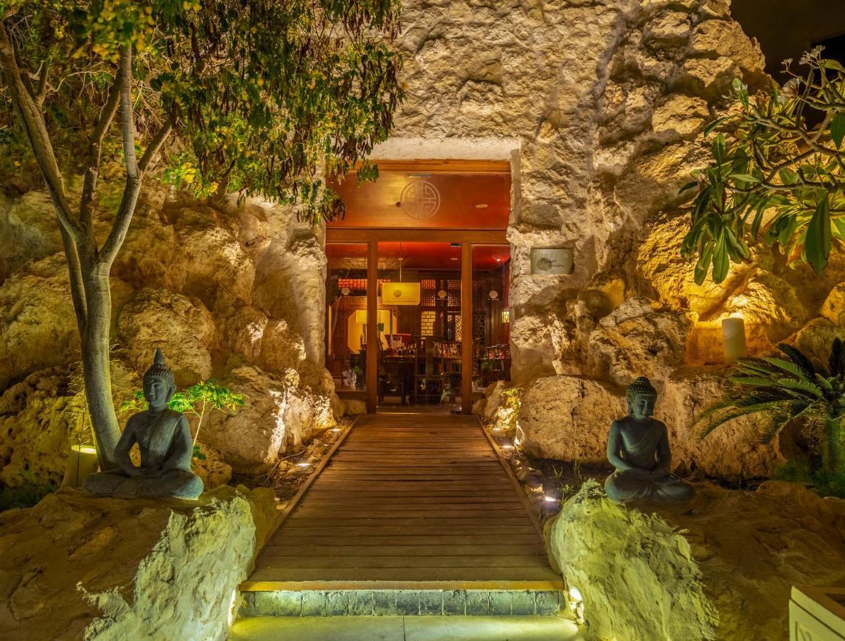 The Makadi Spa Hotel - Couples Only 18 Years Plus Hurghada Exteriör bild Entrance to the restaurant