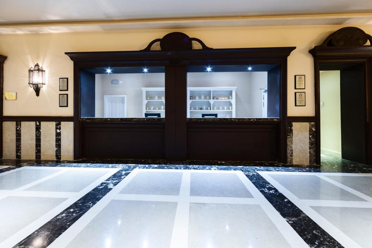 The Makadi Spa Hotel - Couples Only 18 Years Plus Hurghada Exteriör bild The lobby of the hotel