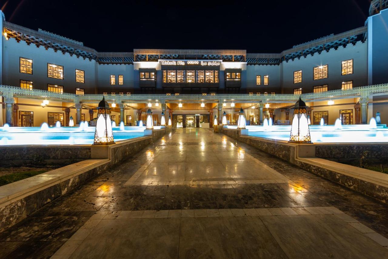 The Makadi Spa Hotel - Couples Only 18 Years Plus Hurghada Exteriör bild The hotel at night