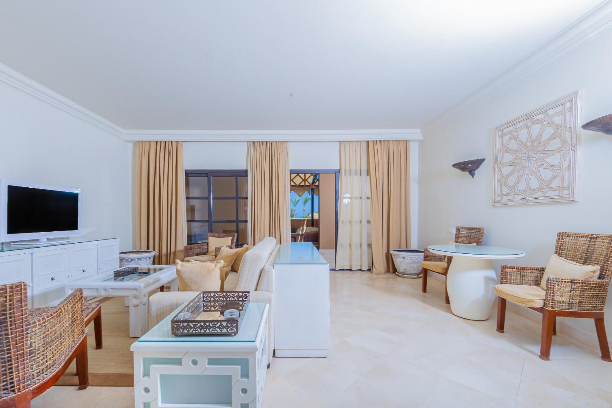 The Makadi Spa Hotel - Couples Only 18 Years Plus Hurghada Exteriör bild Suite at the hotel