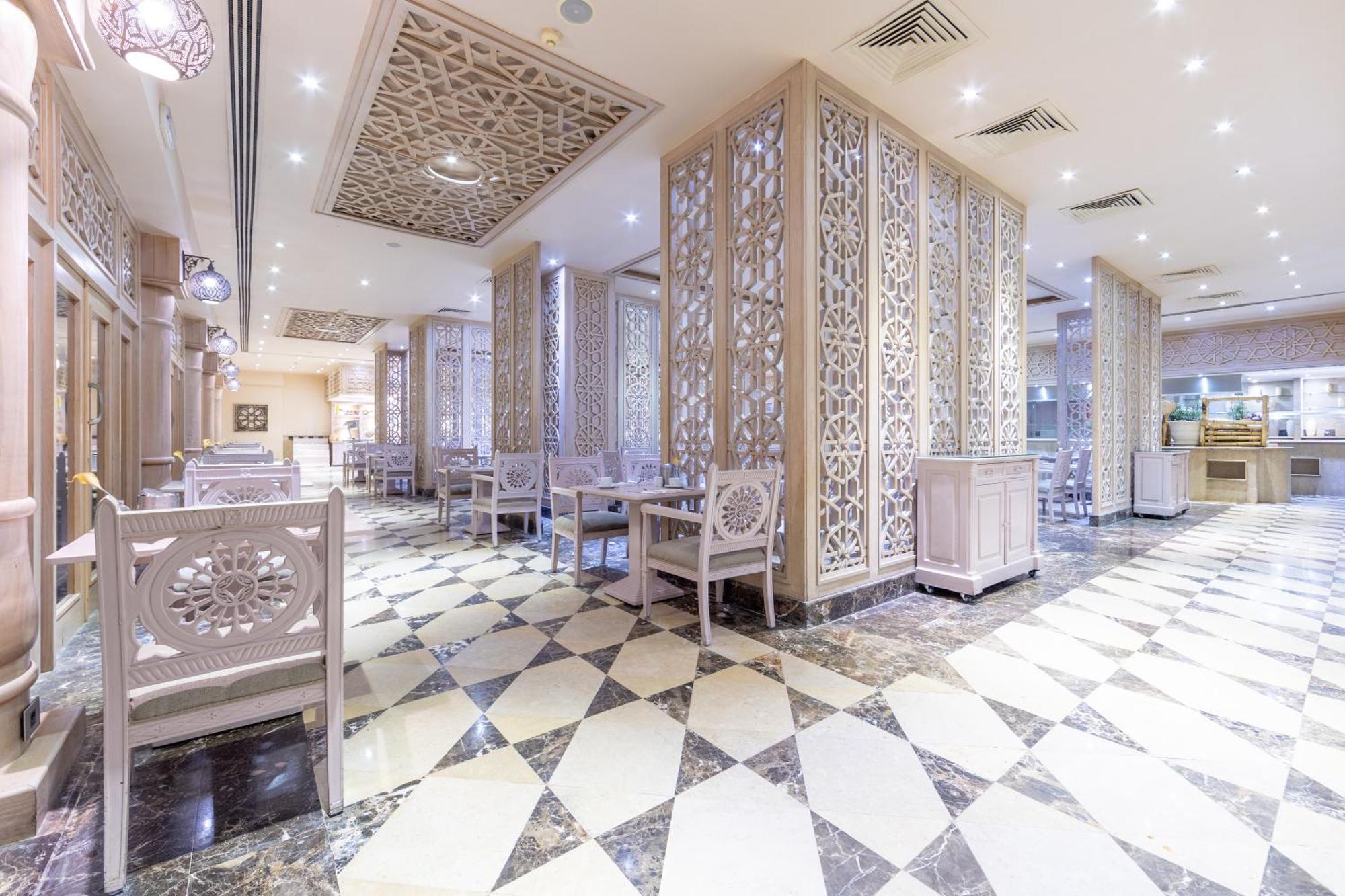 The Makadi Spa Hotel - Couples Only 18 Years Plus Hurghada Exteriör bild The interior of the restaurant