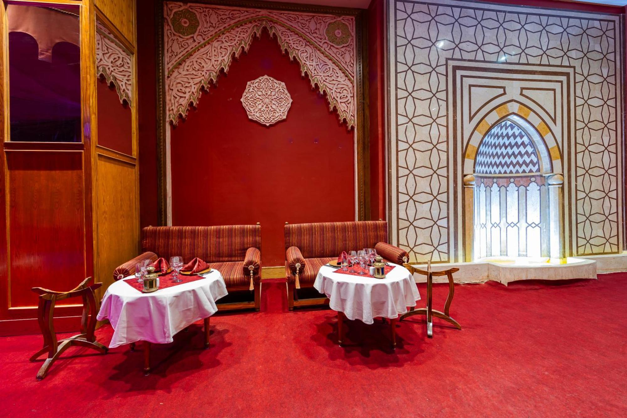 The Makadi Spa Hotel - Couples Only 18 Years Plus Hurghada Exteriör bild The interior of the restaurant