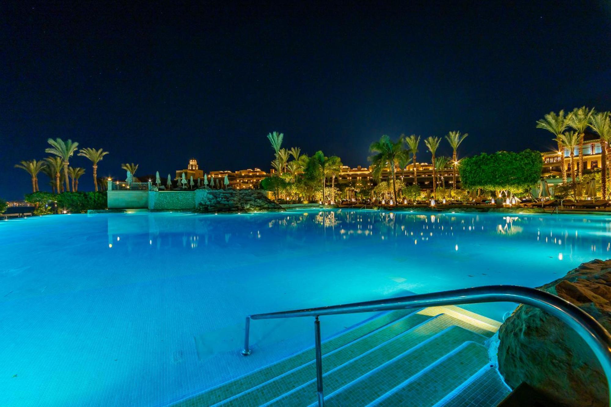 The Makadi Spa Hotel - Couples Only 18 Years Plus Hurghada Exteriör bild The pool at the Hilton Sharm El Menah