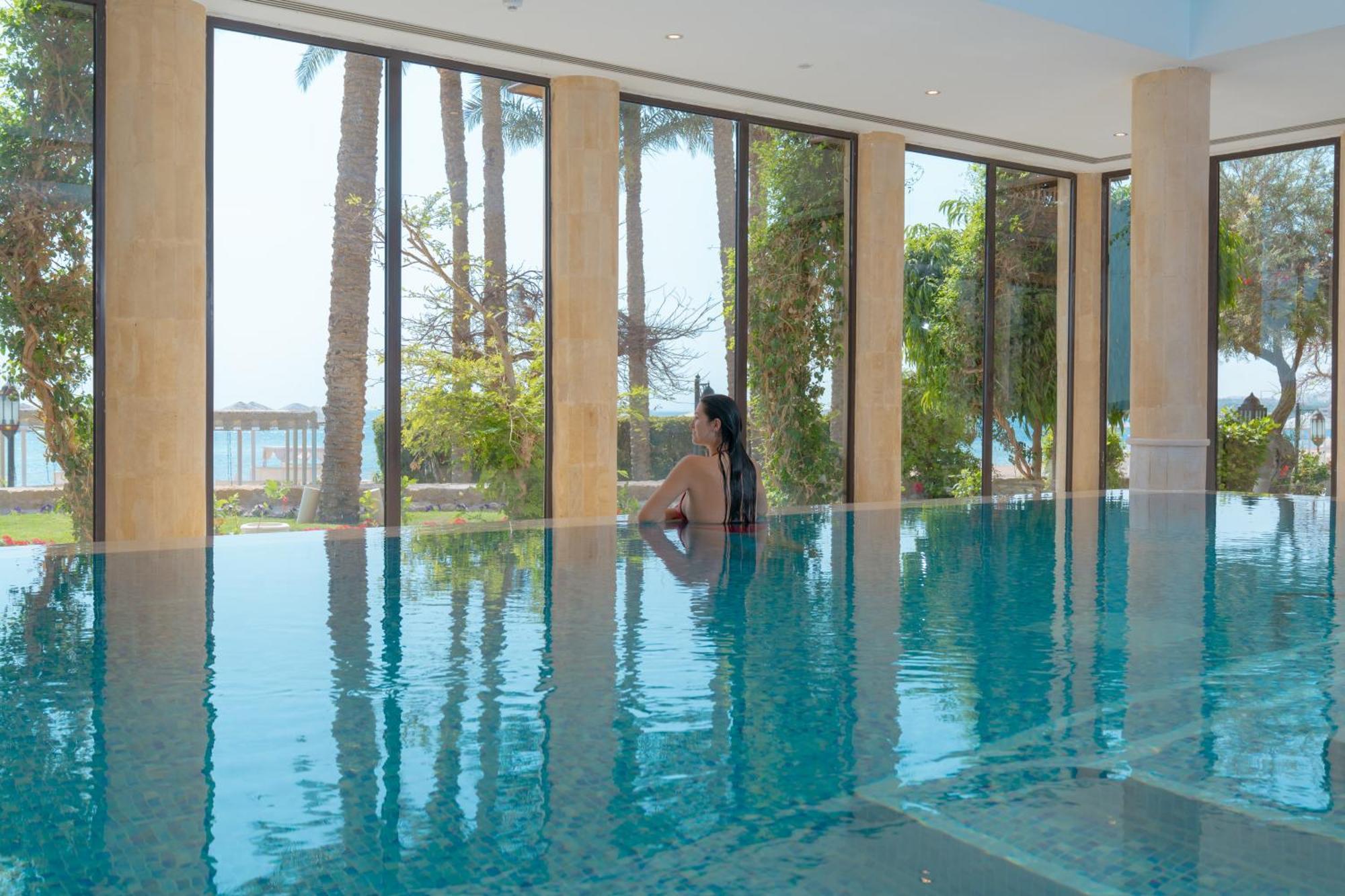 The Makadi Spa Hotel - Couples Only 18 Years Plus Hurghada Exteriör bild The swimming pool at the hotel